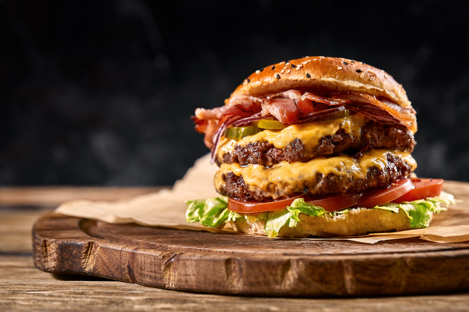 Burger zubereiten unter der Burgerhaube von Engels Kitchen und BBQ